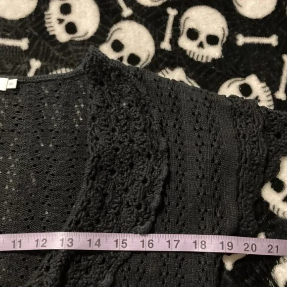 RICKI'S Vintage black short-sleeve scalloped shawl collar v-neck cardigan MEDIUM - Picture 8 of 15